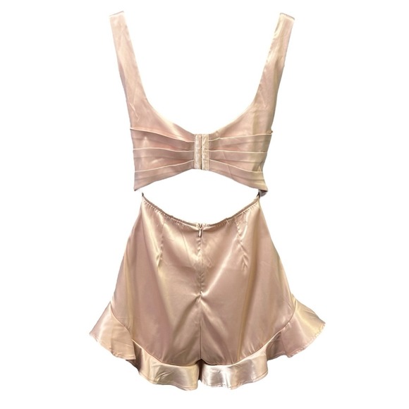 Privy Romper SIze M Light Pink‎ Sleeveless Ruffled Padded Bust Satin Silky NEW - Picture 5 of 14